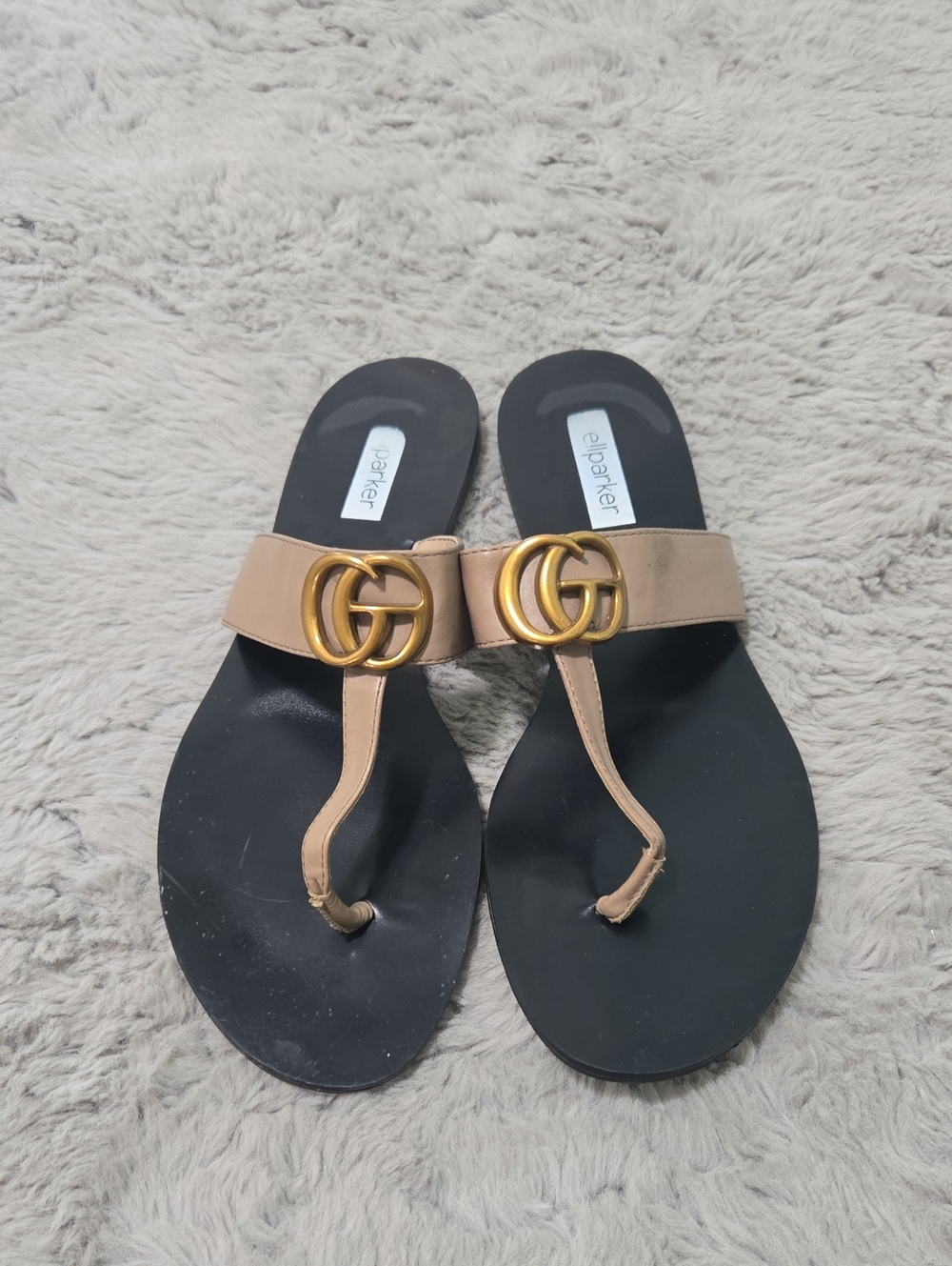 Tan GG bronze buckle thongs sandals faux leather size 8.5